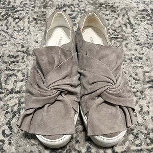 Kenneth Cole tennis shoes size 9